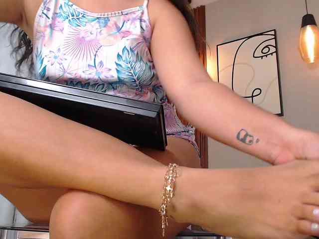 Sharlotte-Milk webcam