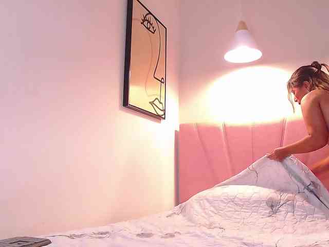 Sharlotte-Milk webcam