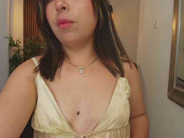 Sharlotte-Milk webcam