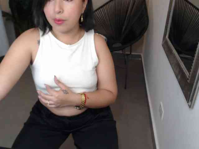 Sharlotte-Milk webcam