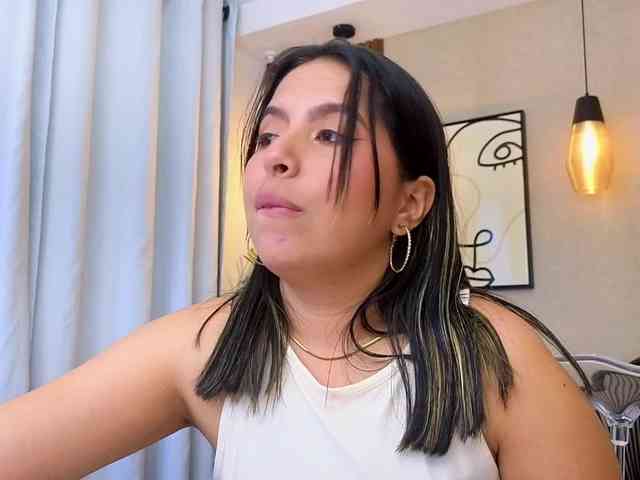 Sharlotte-Milk webcam