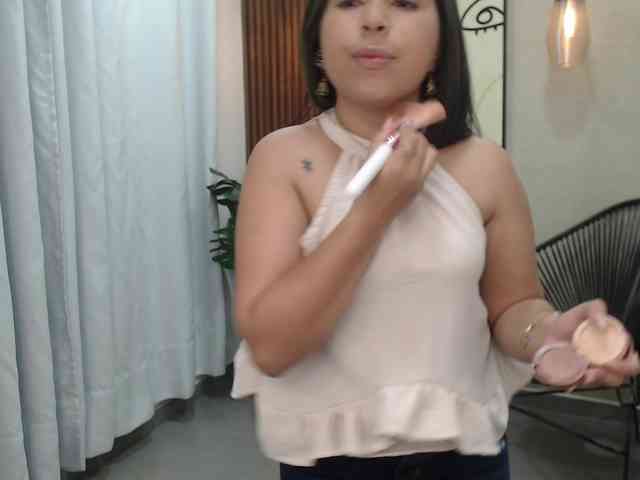 Sharlotte-Milk webcam