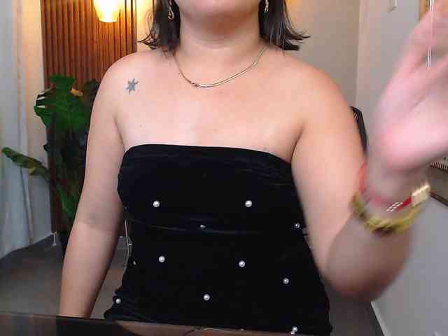 Sharlotte-Milk webcam