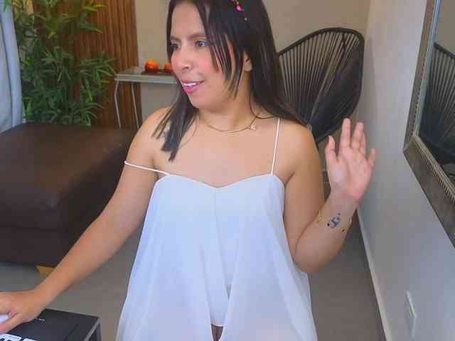 Sharlotte-Milk webcam