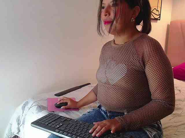 Sharlotte-Milk webcam