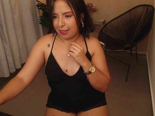 Sharlotte-Milk webcam