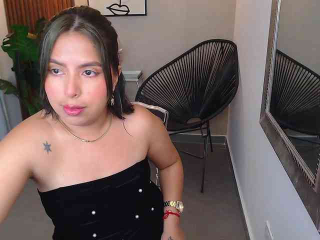 Sharlotte-Milk webcam