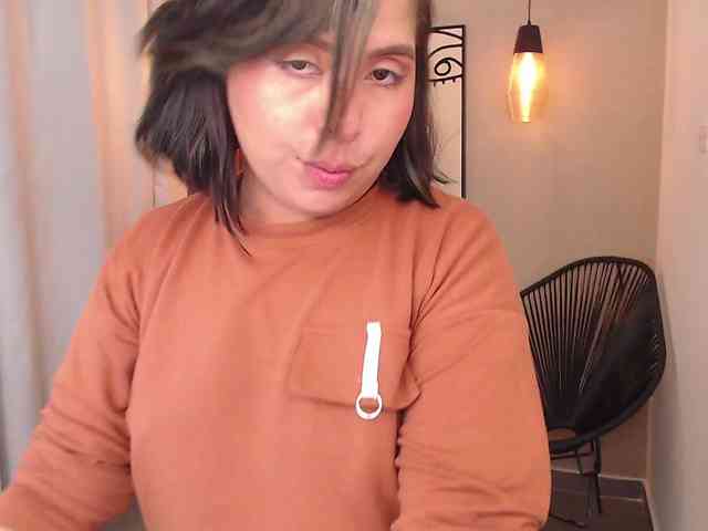 Sharlotte-Milk webcam