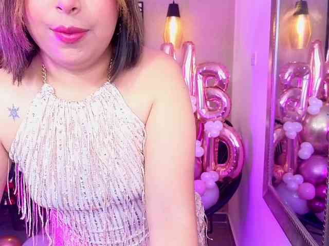 Sharlotte-Milk webcam