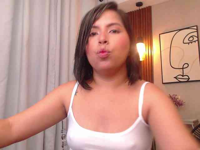 Sharlotte-Milk webcam