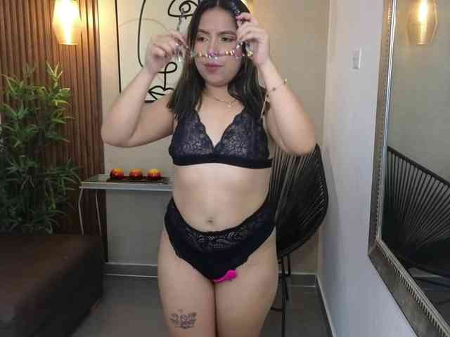 Sharlotte-Milk webcam