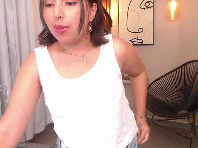 Sharlotte-Milk webcam