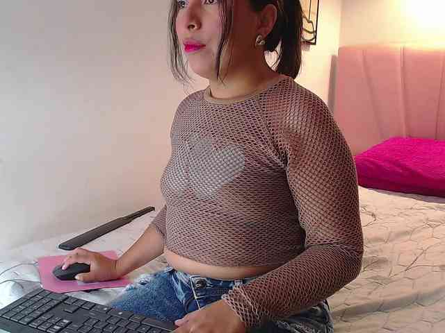 Sharlotte-Milk webcam