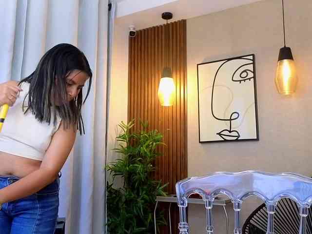 Sharlotte-Milk webcam