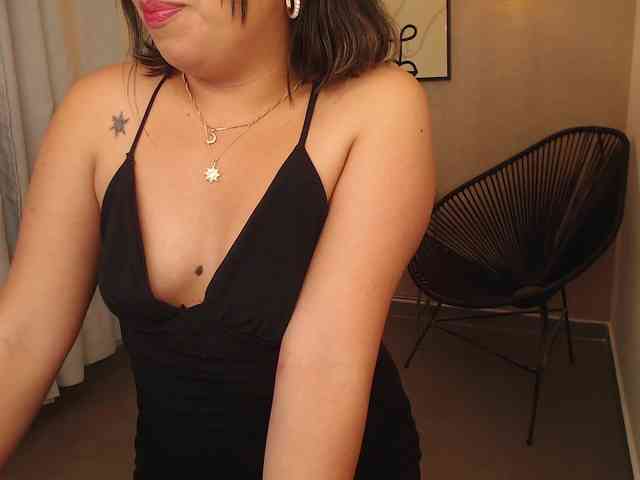 Sharlotte-Milk webcam