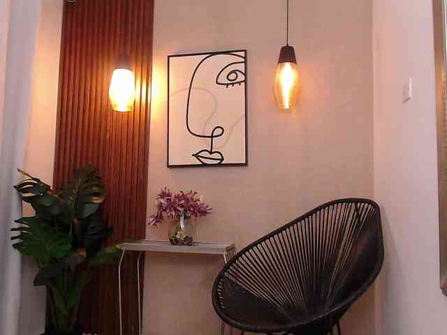 Sharlotte-Milk webcam