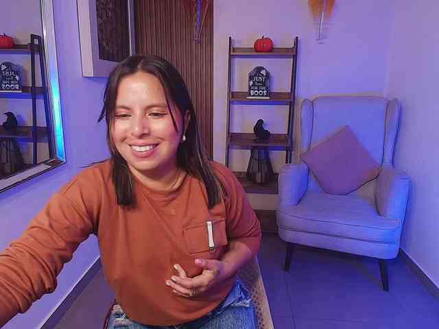 Sharlotte-Milk webcam