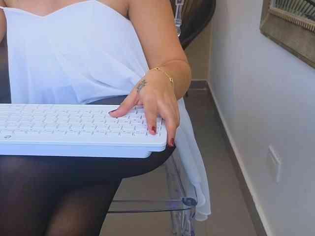 Sharlotte-Milk webcam