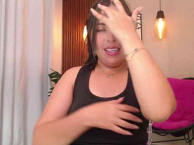 Sharlotte-Milk webcam