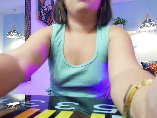 Sharlotte-Milk webcam