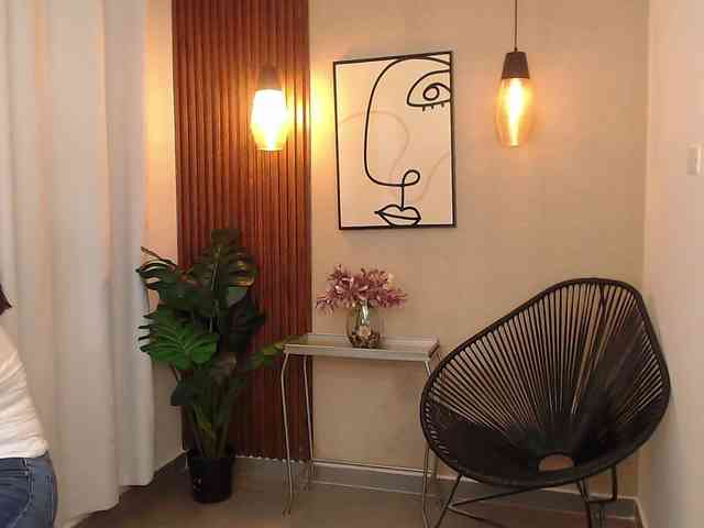 Sharlotte-Milk webcam