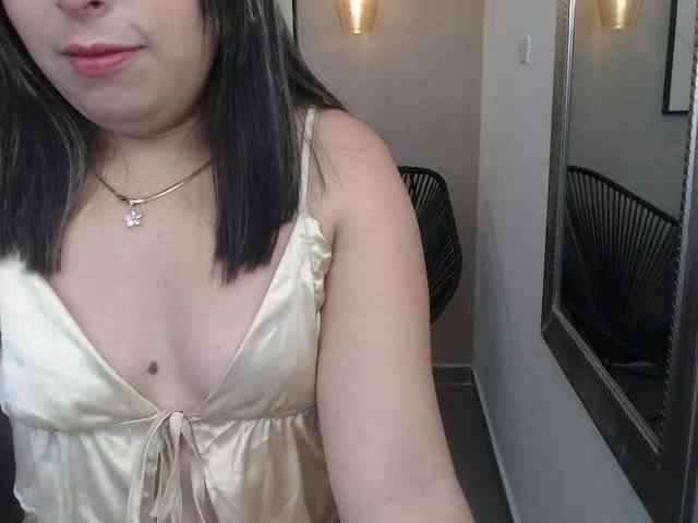 Sharlotte-Milk webcam