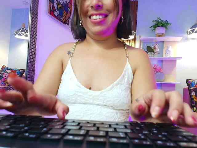 Sharlotte-Milk webcam