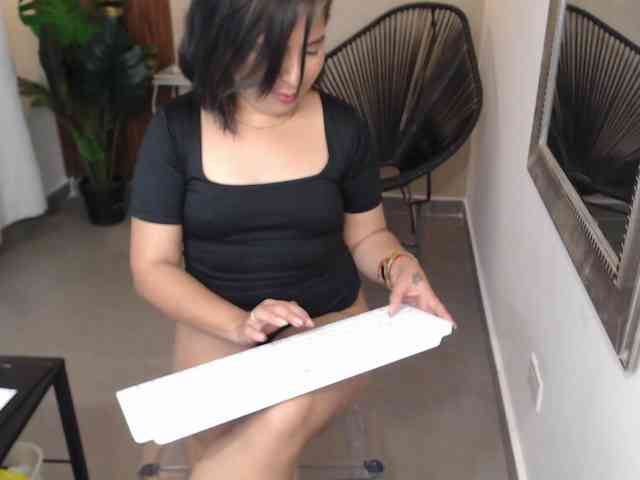 Sharlotte-Milk webcam