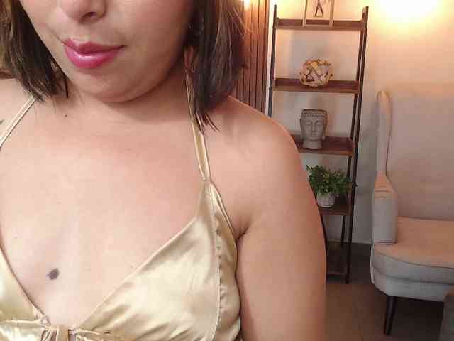 Sharlotte-Milk webcam