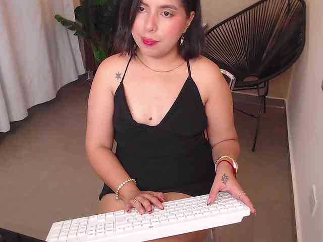 Sharlotte-Milk webcam