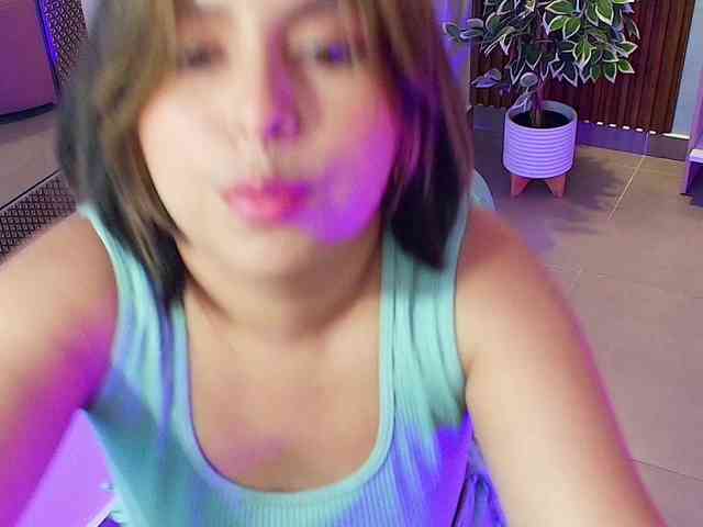 Sharlotte-Milk webcam