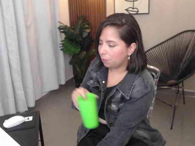 Sharlotte-Milk webcam