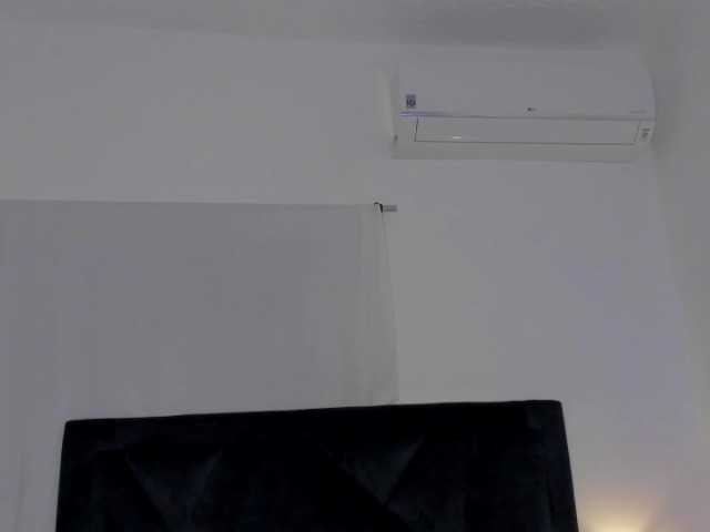 Lily-Woodz's BongaCams show and profile