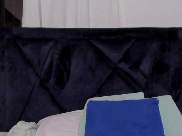 Lily-Woodz from BongaCams