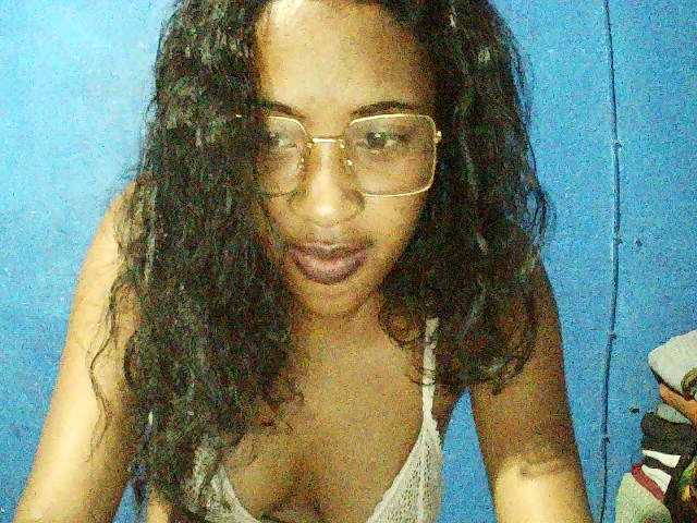 TriciaBella's BongaCams show and profile