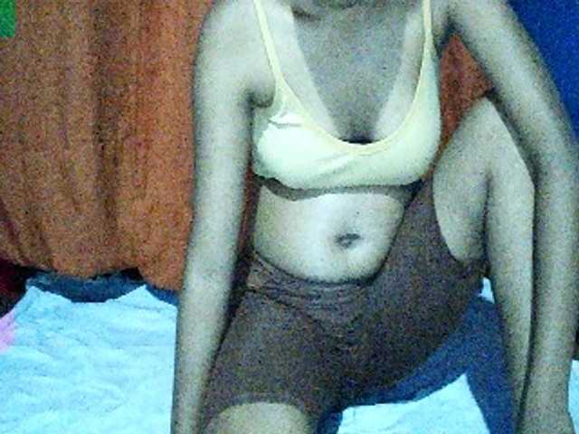 TriciaBella's BongaCams show and profile