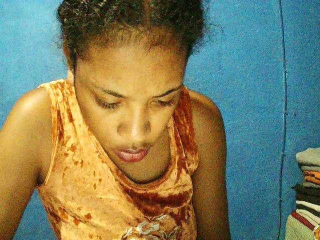 TriciaBella's BongaCams show and profile