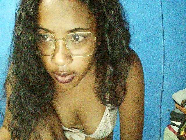 TriciaBella's BongaCams show and profile