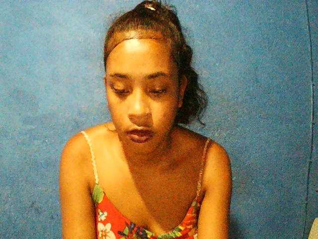 TriciaBella's BongaCams show and profile