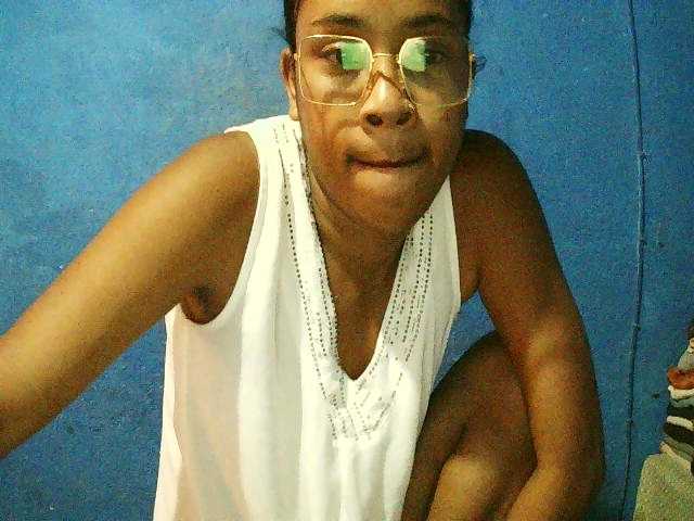 TriciaBella's BongaCams show and profile