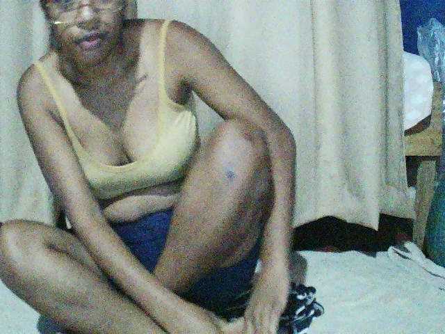 TriciaBella's BongaCams show and profile