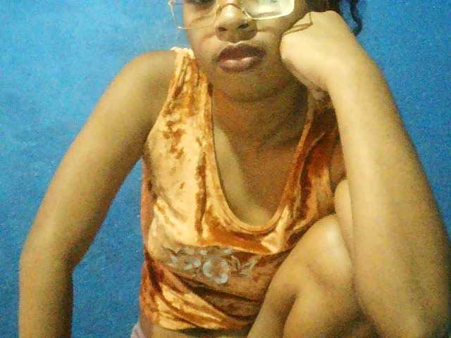 TriciaBella's BongaCams show and profile