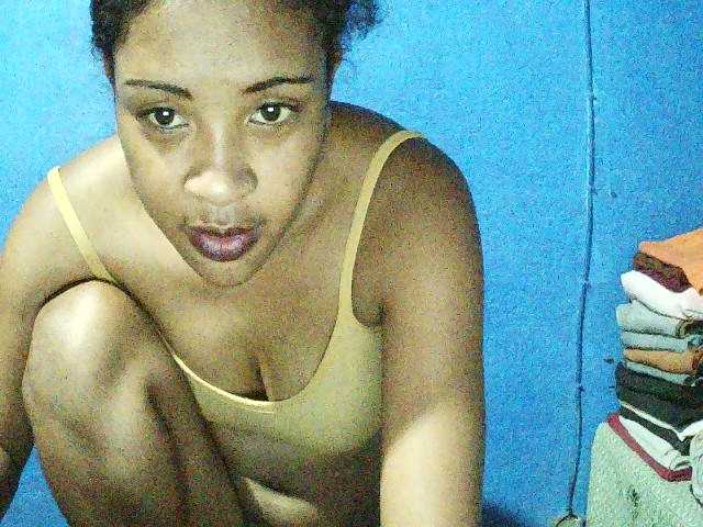 TriciaBella's BongaCams show and profile