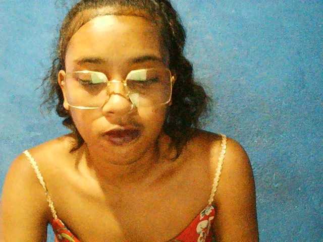 TriciaBella's BongaCams show and profile