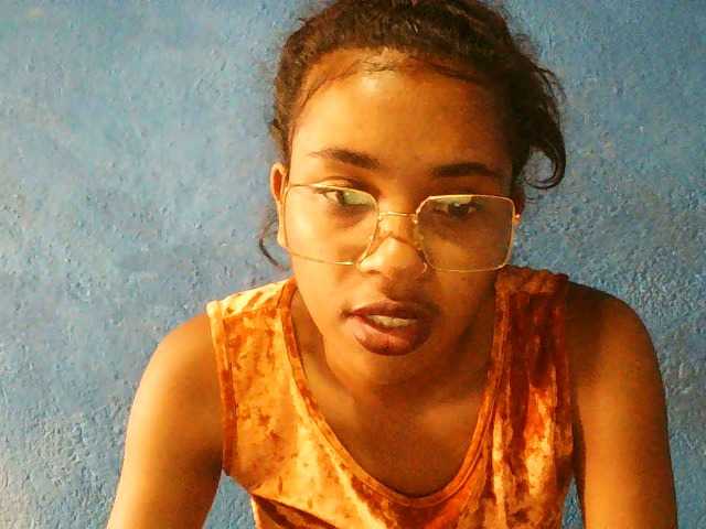 TriciaBella's BongaCams show and profile