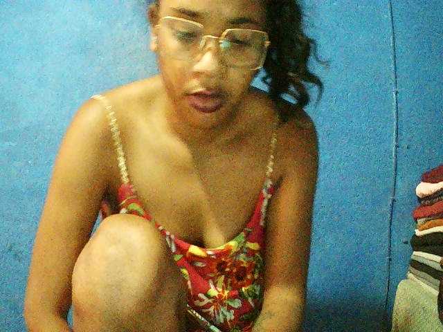 TriciaBella's BongaCams show and profile