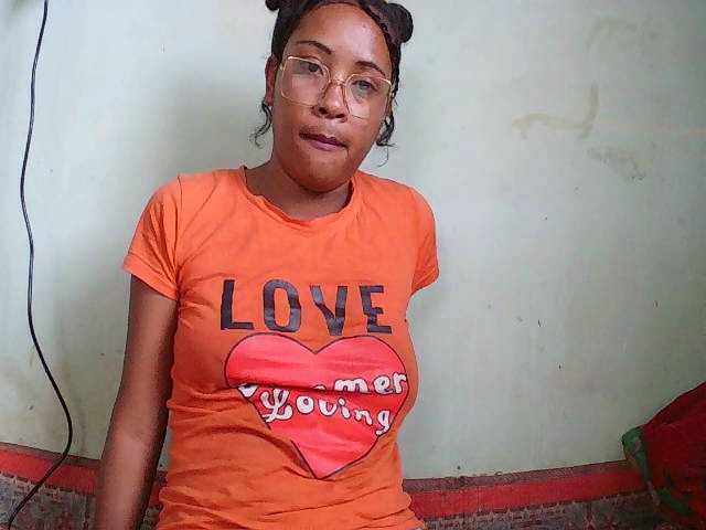 TriciaBella's BongaCams show and profile