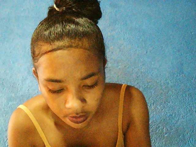 TriciaBella's BongaCams show and profile