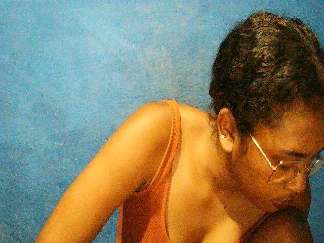 TriciaBella's BongaCams show and profile