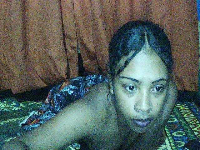 TriciaBella's BongaCams show and profile